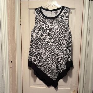 Jessica London Black and White Geometric Blouse